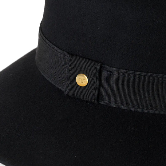 cappello a cloche signorile a tesa larga in lana merinos da donna color nero intenso foto con vista dettaglio ravvicinato primario nesti