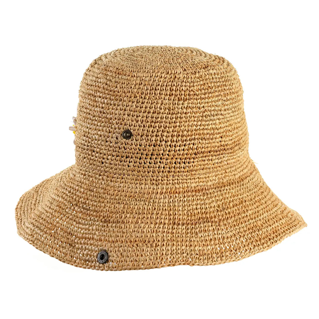 cappello da mare a cloche uncinetto da donna foto con vista inclinata sinistra con bottone aperto color paglia primario nesti