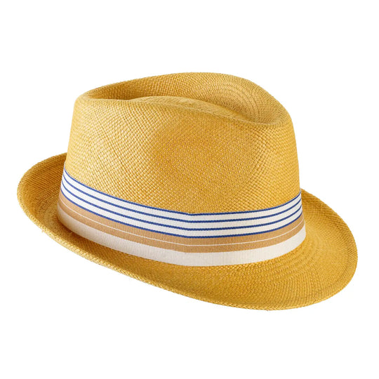 cappello di panama in stile trilby da uomo foto con vista inclinata a destra color avana primario nesti