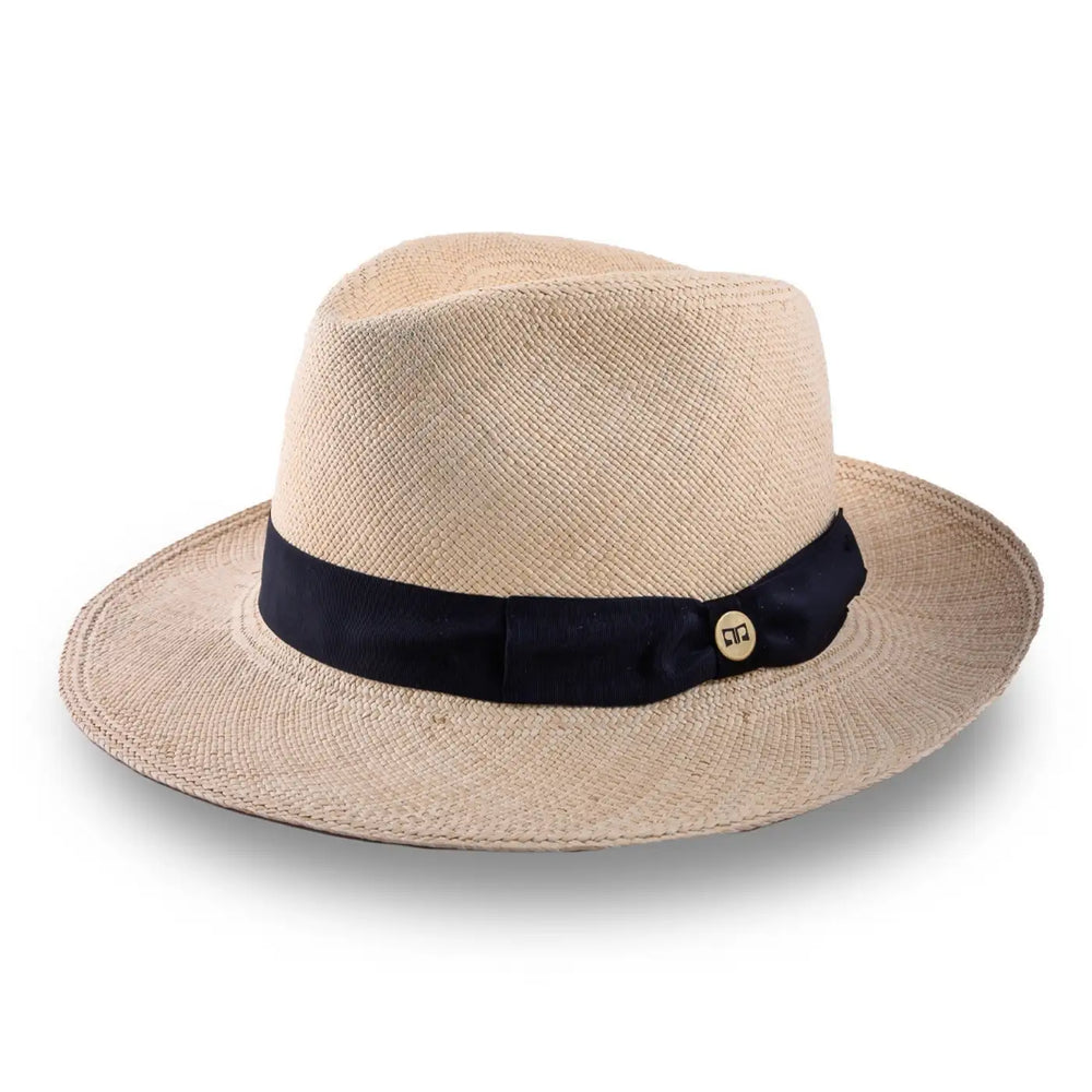 cappello di panama montecristi originale da uomo foto con vista inclinata color naturale primario nesti