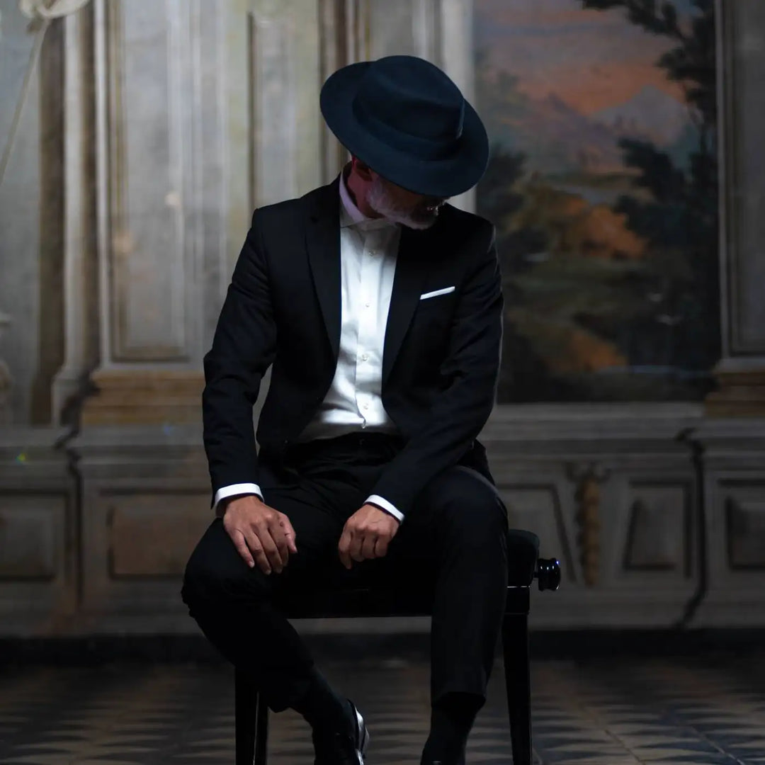 cappello fedora coccos primario nesti nero in feltro di lana merinos modello in location storica massima espressione delleleganza maschile