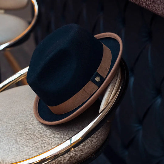dettaglio cappello trilby michael jackson primario nesti bicolore su seduta design e materiali pregiati