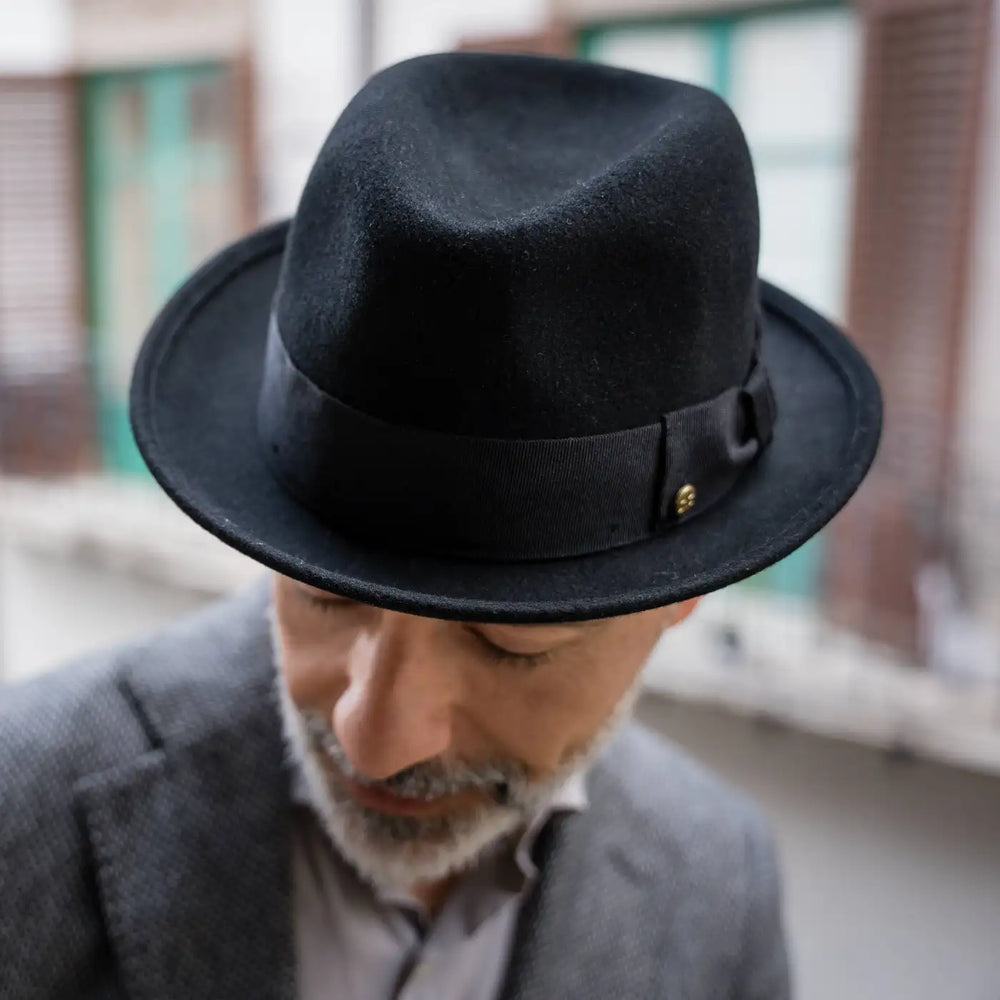gentleman con lobbia homburg primario nesti merinos nero profilo intenso dettaglio nastro centro storico palermo