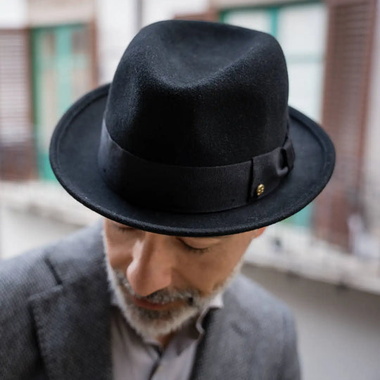 gentleman con lobbia homburg primario nesti merinos nero profilo intenso dettaglio nastro centro storico palermo