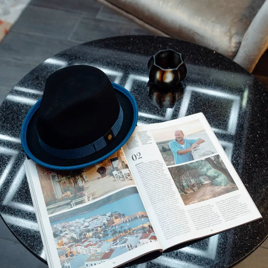 still life cappello trilby michael jackson primario nesti bicolore su riviste styling ricercato e dettagli raffinati